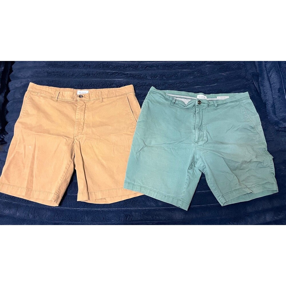 2 Pack Goodfellow &Co Size 36 Men’s Casual Shorts with 9” Inseam Khaki and Green